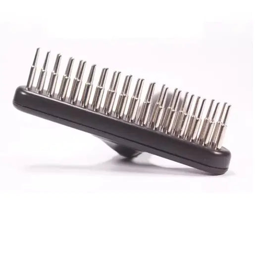 close up image of the metal teeth of the Ultimate de-shedding rake. on a white background 